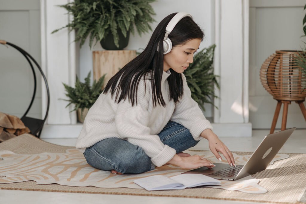 28 Easy Ideas for Beginners to Make Money Online